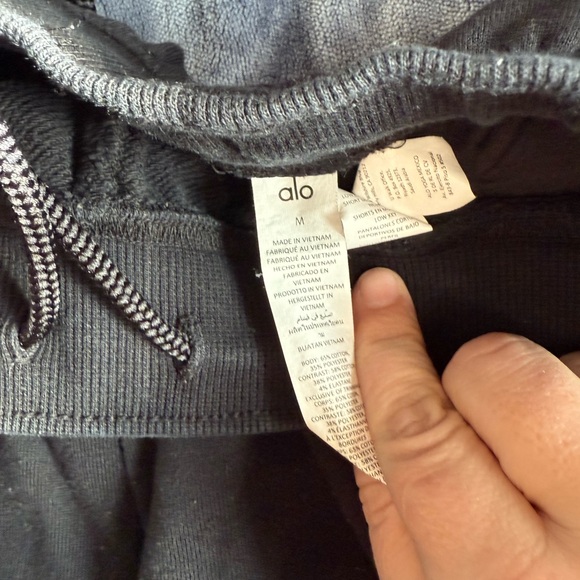 Alo Yoga Women's Black Shorts Low Key Sweat Short
Color: Black medium - Picture 2 of 5